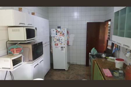 Casa à venda com 3 quartos, 207m² em Campo Grande, São Paulo