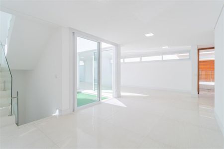 Casa à venda com 4 quartos, 332m² em Jardim Petropolis, São Paulo