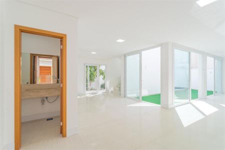 Casa à venda com 4 quartos, 332m² em Jardim Petropolis, São Paulo