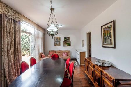 Casa à venda com 241m², 4 quartos e 4 vagas