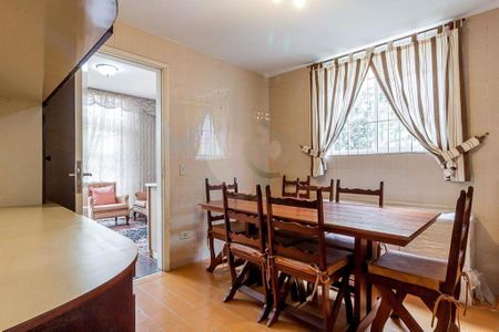 Casa à venda com 241m², 4 quartos e 4 vagas