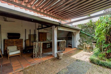 Casa à venda com 241m², 4 quartos e 4 vagas