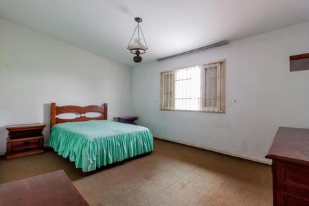 Casa à venda com 241m², 4 quartos e 4 vagas