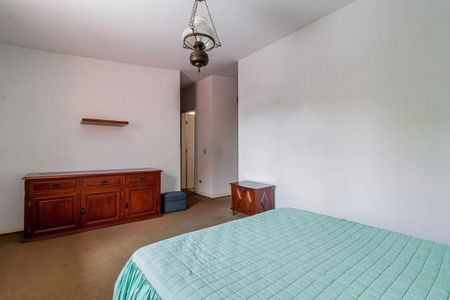 Casa à venda com 241m², 4 quartos e 4 vagas