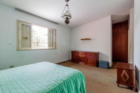 Casa à venda com 241m², 4 quartos e 4 vagas