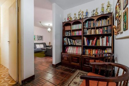 Casa à venda com 4 quartos, 241m² em Jardim Marajoara, São Paulo