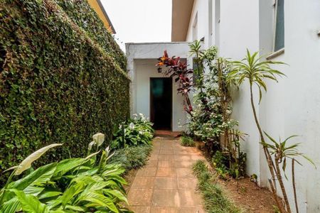 Casa à venda com 241m², 4 quartos e 4 vagas