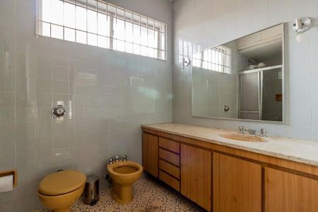 Casa à venda com 241m², 4 quartos e 4 vagas