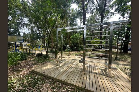 Casa à venda com 241m², 4 quartos e 4 vagas