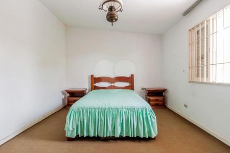 Casa à venda com 241m², 4 quartos e 4 vagas