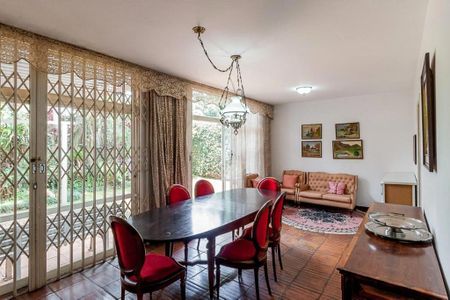 Casa à venda com 241m², 4 quartos e 4 vagas