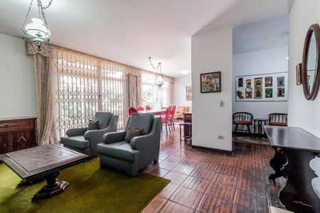 Casa à venda com 241m², 4 quartos e 4 vagas