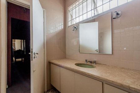 Casa à venda com 241m², 4 quartos e 4 vagas