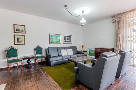 Casa à venda com 241m², 4 quartos e 4 vagas