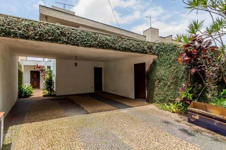Casa à venda com 241m², 4 quartos e 4 vagas