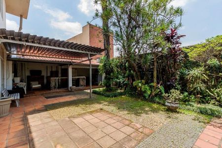 Casa à venda com 241m², 4 quartos e 4 vagas