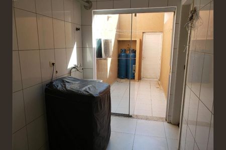 Casa à venda com 176m², 3 quartos e 3 vagas