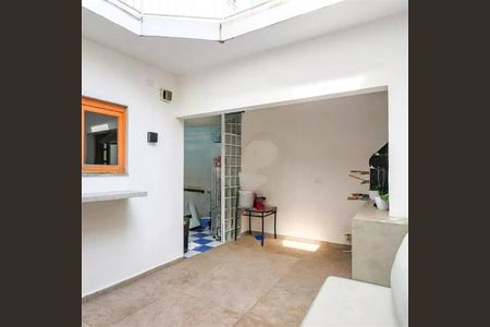 Casa de condomínio à venda com 196m², 3 quartos e 2 vagas