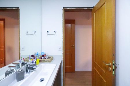 Apartamento à venda com 135m², 4 quartos e 2 vagas Apartamento à venda com 135m², 4 quartos e 2 vagasBanheiro Social