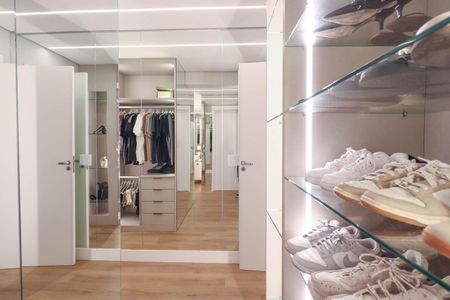 Apartamento à venda com 112m², 3 quartos e 2 vagas Apartamento à venda com 112m², 3 quartos e 2 vagasCloset da suíte 2