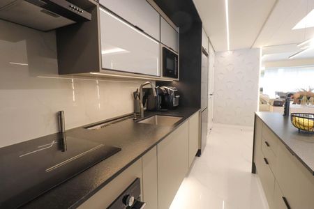 Apartamento à venda com 112m², 3 quartos e 2 vagas Apartamento à venda com 112m², 3 quartos e 2 vagasCozinha