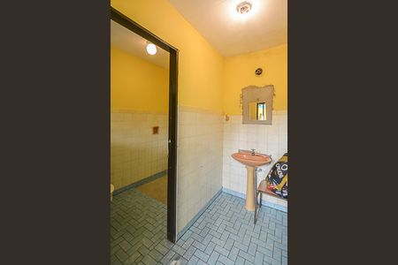 Casa à venda com 460m², 2 quartos e 3 vagas Casa à venda com 460m², 2 quartos e 3 vagasBanheiro de Serviço