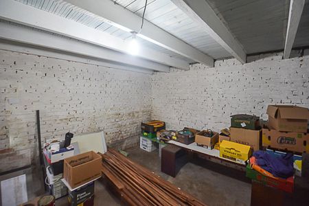 Casa à venda com 460m², 2 quartos e 3 vagas Casa à venda com 460m², 2 quartos e 3 vagasSótão