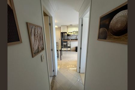 Apartamento à venda com 64m², 2 quartos e 3 vagasCorredor