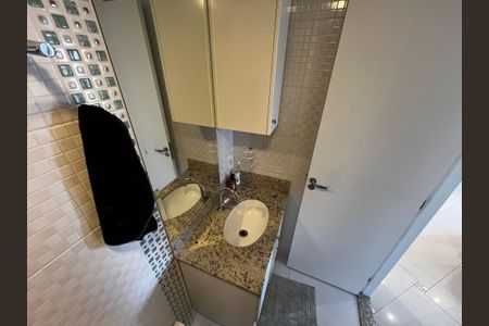 Apartamento à venda com 64m², 2 quartos e 3 vagasBanheiro 