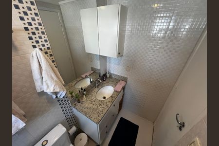 Apartamento à venda com 64m², 2 quartos e 3 vagasBanheiro da Suíte