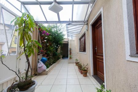 Casa à venda com 160m², 2 quartos e 2 vagas Casa à venda com 160m², 2 quartos e 2 vagasQuintal