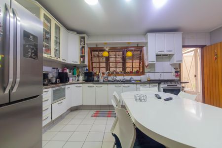 Casa à venda com 160m², 2 quartos e 2 vagas Casa à venda com 160m², 2 quartos e 2 vagasCozinha
