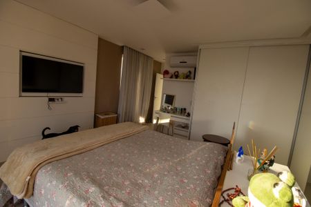 Casa de condomínio à venda com 350m², 3 quartos e 2 vagas Casa de condomínio à venda com 350m², 3 quartos e 2 vagasSuite 2