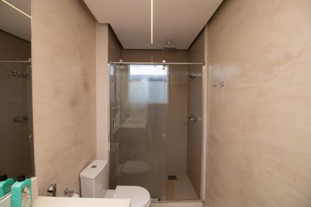 Casa de condomínio à venda com 350m², 3 quartos e 2 vagas Casa de condomínio à venda com 350m², 3 quartos e 2 vagasBanheiro/Quarto 2