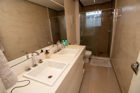 Casa de condomínio à venda com 350m², 3 quartos e 2 vagas Casa de condomínio à venda com 350m², 3 quartos e 2 vagasBanheiro/Quarto 2