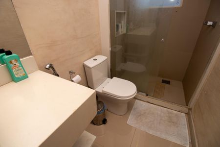 Casa de condomínio à venda com 350m², 3 quartos e 2 vagas Casa de condomínio à venda com 350m², 3 quartos e 2 vagasBanheiro/Quarto 2