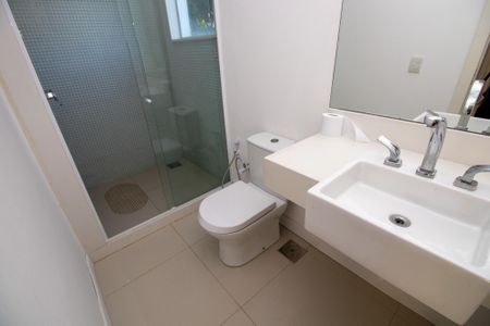 Casa de condomínio à venda com 350m², 3 quartos e 2 vagas Casa de condomínio à venda com 350m², 3 quartos e 2 vagasBanheiro