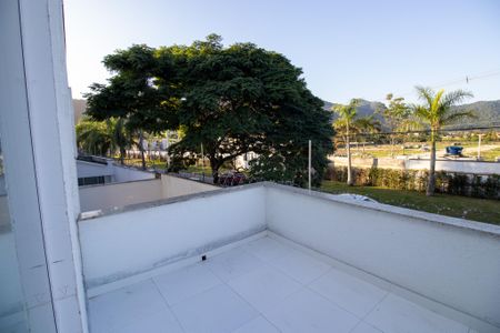 Casa de condomínio à venda com 350m², 3 quartos e 2 vagas Casa de condomínio à venda com 350m², 3 quartos e 2 vagasVaranda