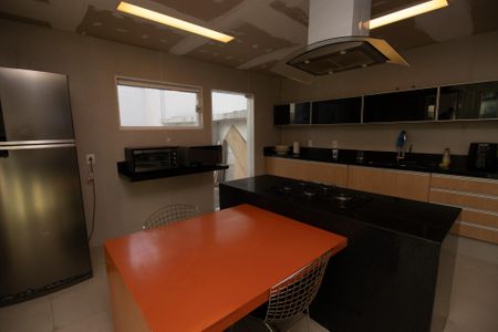 Casa de condomínio à venda com 350m², 3 quartos e 2 vagas Casa de condomínio à venda com 350m², 3 quartos e 2 vagasCozinha