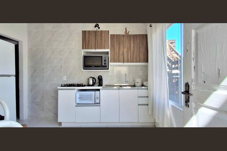 Cozinha de apartamento para alugar com 1 quarto, 37m² em Campeche, Florianópolis
