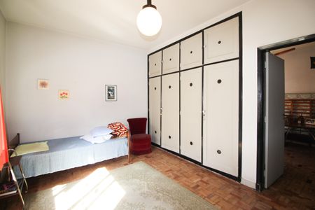 Casa à venda com 270m², 4 quartos e 4 vagas Casa à venda com 270m², 4 quartos e 4 vagasQuarto 1