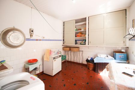 Casa à venda com 270m², 4 quartos e 4 vagas Casa à venda com 270m², 4 quartos e 4 vagasÁrea de Serviço