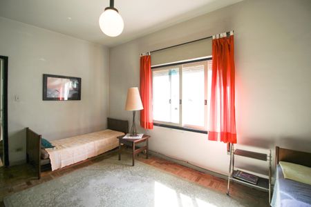 Casa à venda com 270m², 4 quartos e 4 vagas Casa à venda com 270m², 4 quartos e 4 vagasQuarto 1