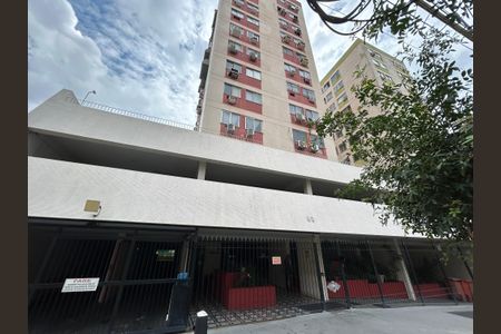 Apartamento para alugar com 80m², 2 quartos e 1 vagaFachada