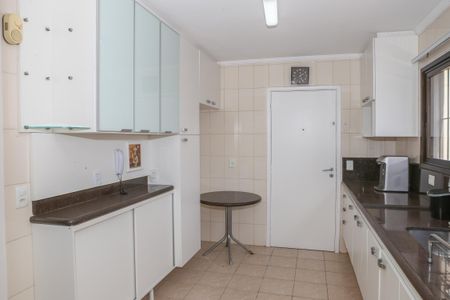 Apartamento à venda com 106m², 2 quartos e 2 vagas Apartamento à venda com 106m², 2 quartos e 2 vagasCozinha