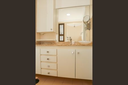 Apartamento à venda com 106m², 2 quartos e 2 vagas Apartamento à venda com 106m², 2 quartos e 2 vagasBanheiro da Suíte