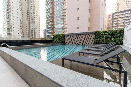 Apartamento à venda com 166m², 3 quartos e 2 vagas Apartamento à venda com 166m², 3 quartos e 2 vagasÁrea comum - Piscina