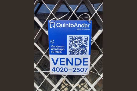 Casa à venda com 200m², 3 quartos e 2 vagas Casa à venda com 200m², 3 quartos e 2 vagasFachada