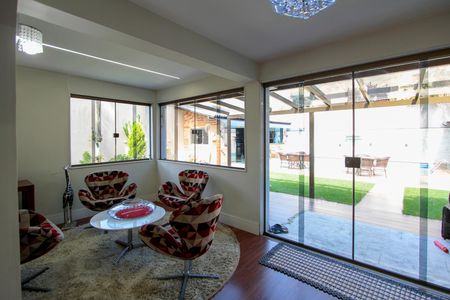 Sala de casa de condomínio à venda com 5 quartos, 176m² em Barra da Tijuca, Rio de Janeiro