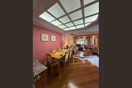 Casa à venda com 3 quartos, 314m² em Jardim Guairaca, São Paulo